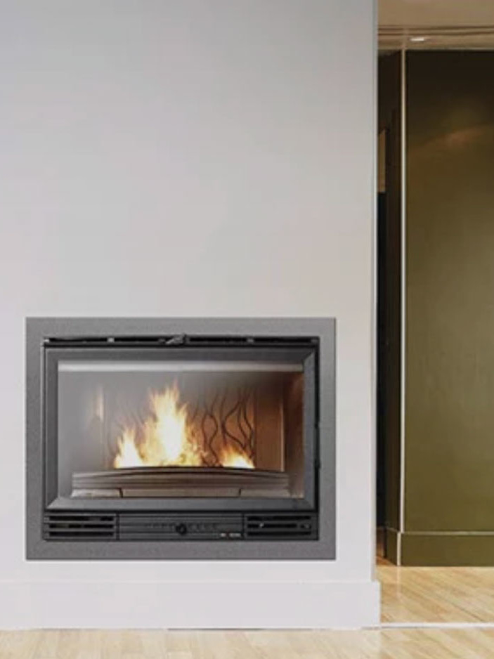 Cheminée moderne dans un salon contemporain.